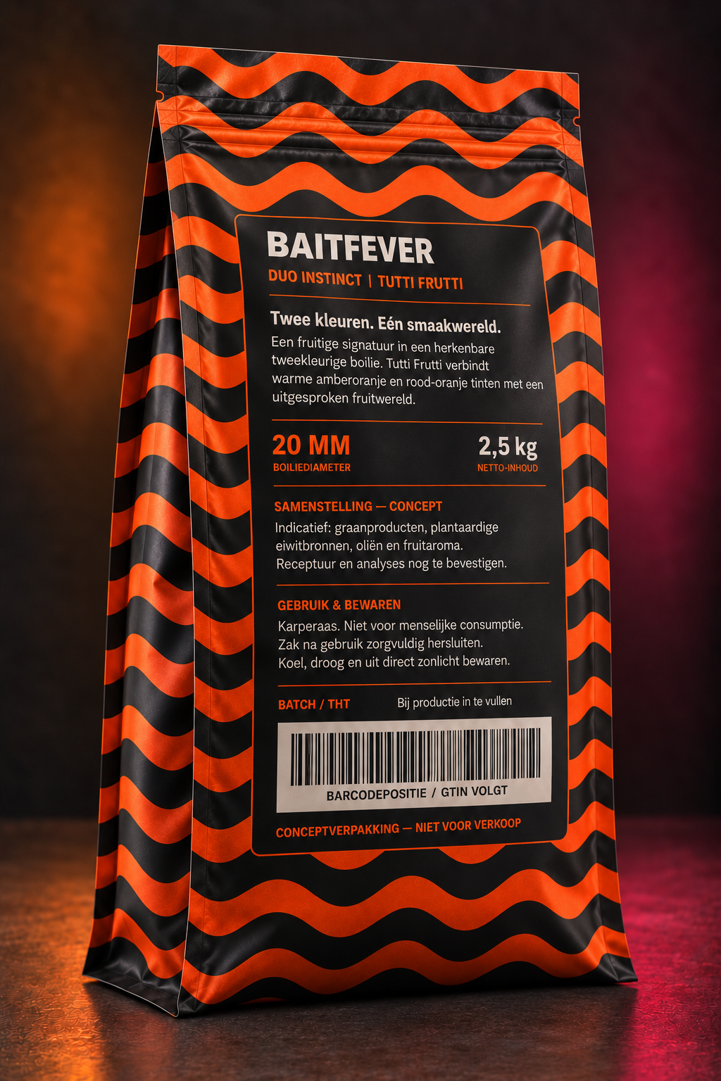 Achterzijde van een BaitFever-verpakkingsconcept met productinformatie en barcodevlak.