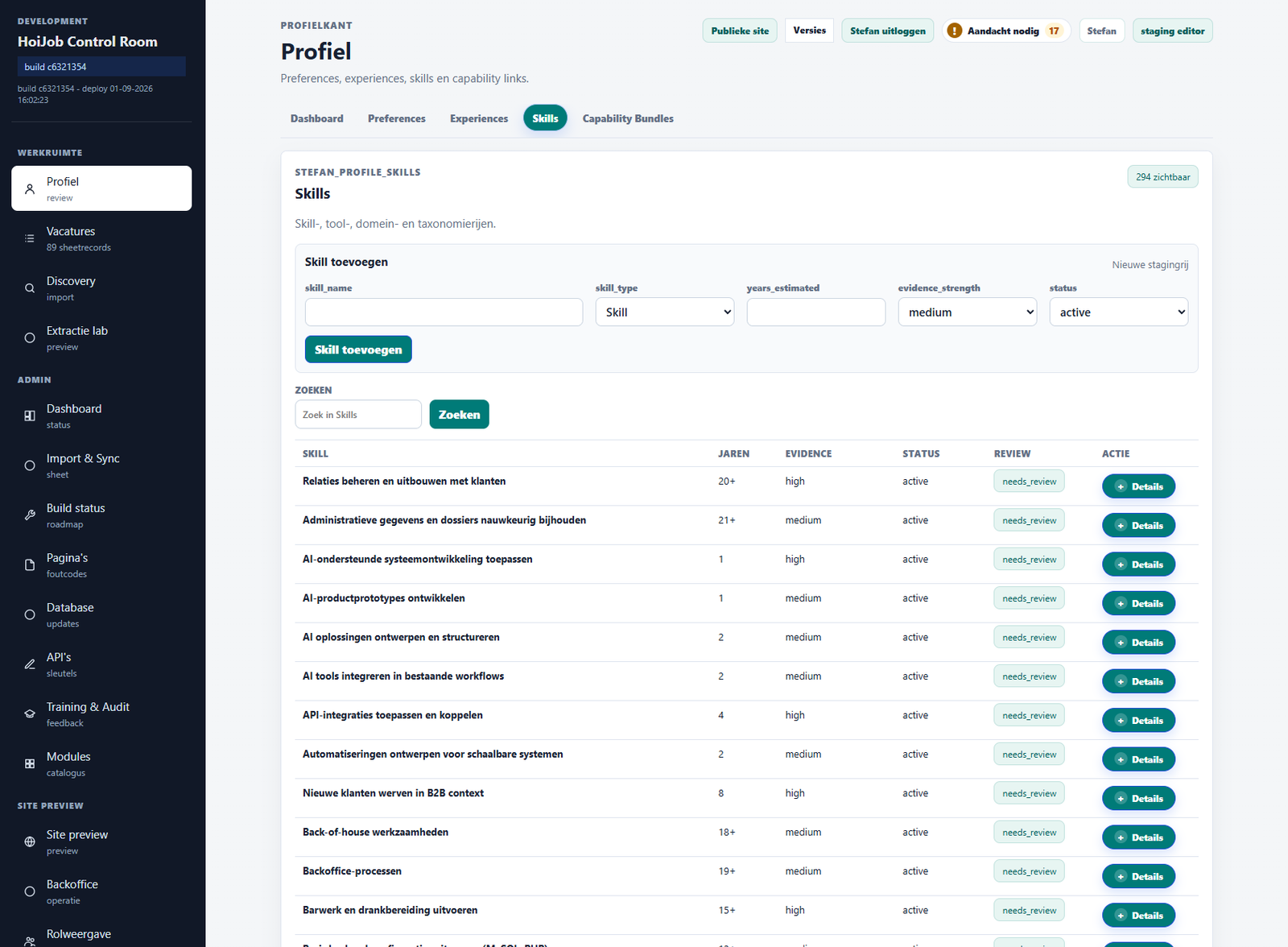 HoiJob Control Room met de profielzijde en een lijst van skills, ervaringsjaren, bewijssterkte, status en reviewactie.