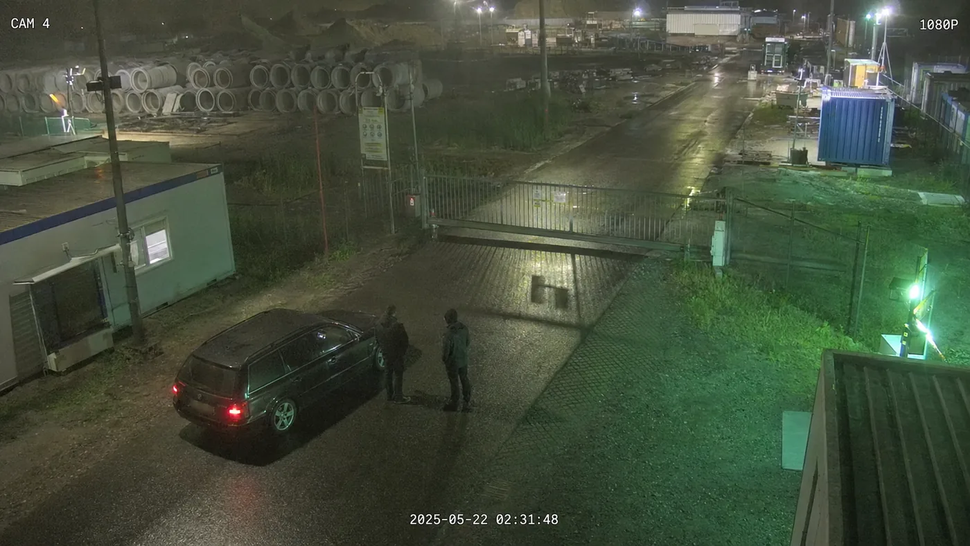 Industriescène bij nacht